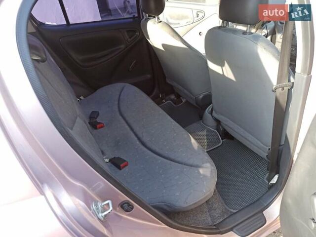 Бежевый Тойота Ярис, объемом двигателя 1.3 л и пробегом 206 тыс. км за 3600 $, фото 5 на Automoto.ua