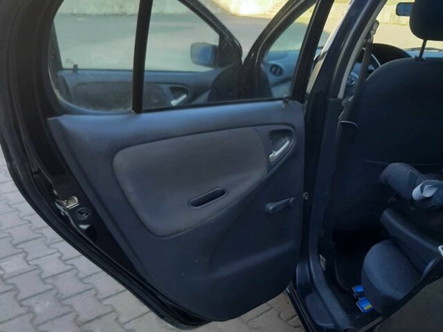 Чорний Тойота Яріс, об'ємом двигуна 1 л та пробігом 190 тис. км за 3950 $, фото 9 на Automoto.ua