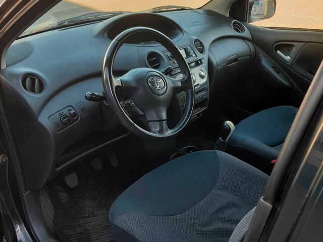 Чорний Тойота Яріс, об'ємом двигуна 1 л та пробігом 190 тис. км за 3950 $, фото 8 на Automoto.ua