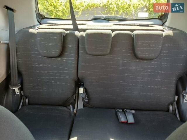 Черный Тойота Ярис, объемом двигателя 1.36 л и пробегом 244 тыс. км за 6900 $, фото 12 на Automoto.ua