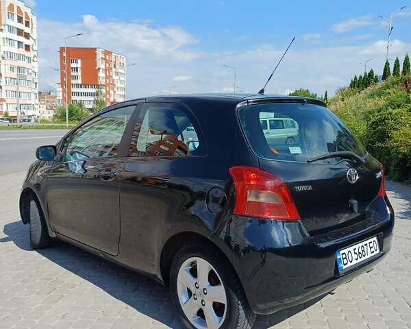 Черный Тойота Ярис, объемом двигателя 1.36 л и пробегом 244 тыс. км за 6900 $, фото 1 на Automoto.ua