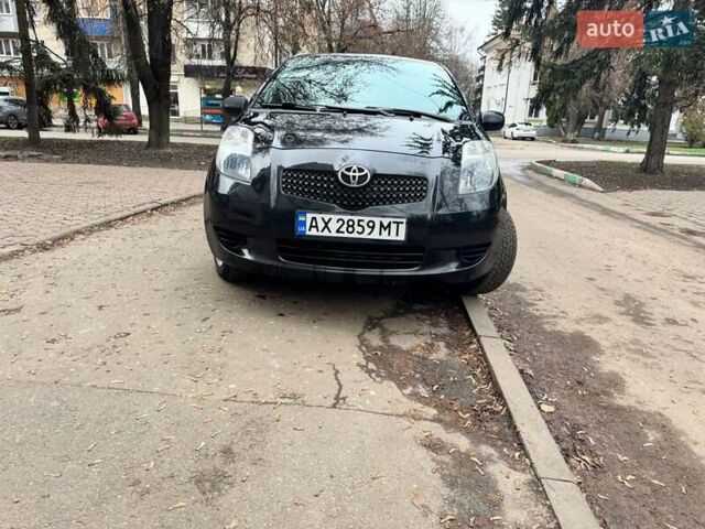 Черный Тойота Ярис, объемом двигателя 1 л и пробегом 217 тыс. км за 3800 $, фото 4 на Automoto.ua