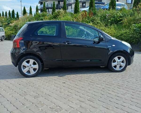 Черный Тойота Ярис, объемом двигателя 1.36 л и пробегом 244 тыс. км за 6900 $, фото 4 на Automoto.ua