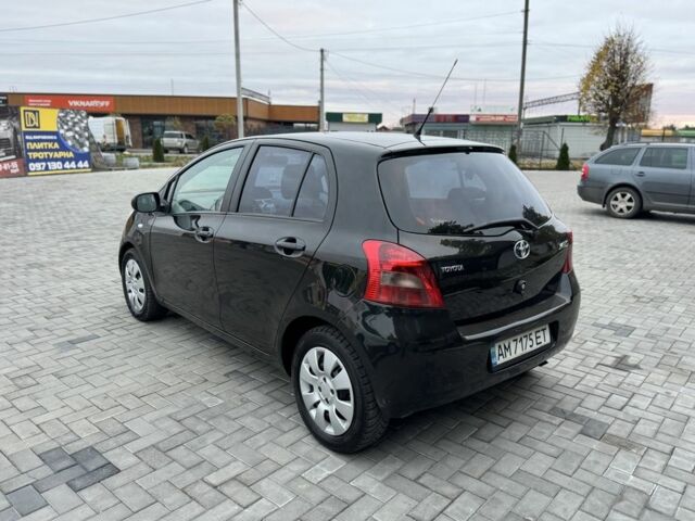 Черный Тойота Ярис, объемом двигателя 1.4 л и пробегом 160 тыс. км за 5300 $, фото 2 на Automoto.ua