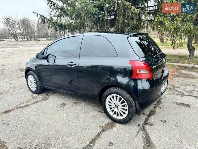 Черный Тойота Ярис, объемом двигателя 1 л и пробегом 217 тыс. км за 3800 $, фото 7 на Automoto.ua