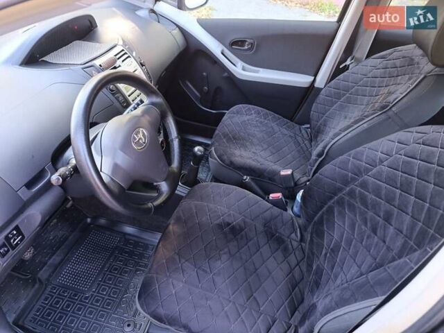 Чорний Тойота Яріс, об'ємом двигуна 1 л та пробігом 232 тис. км за 4800 $, фото 4 на Automoto.ua