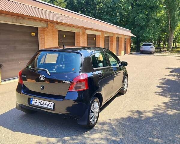 Черный Тойота Ярис, объемом двигателя 1.3 л и пробегом 178 тыс. км за 5200 $, фото 8 на Automoto.ua