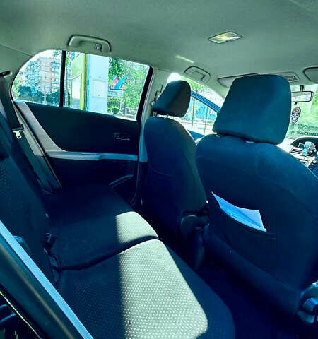 Черный Тойота Ярис, объемом двигателя 1.33 л и пробегом 220 тыс. км за 6800 $, фото 9 на Automoto.ua