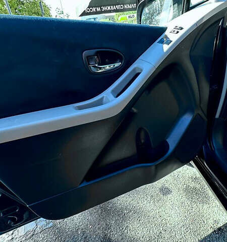 Черный Тойота Ярис, объемом двигателя 1.33 л и пробегом 220 тыс. км за 6800 $, фото 7 на Automoto.ua