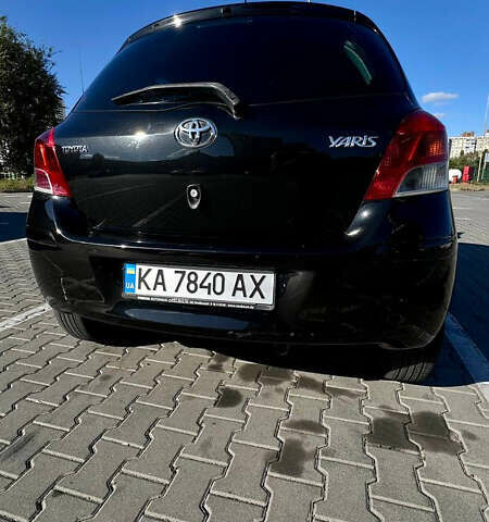 Черный Тойота Ярис, объемом двигателя 1.33 л и пробегом 220 тыс. км за 6800 $, фото 3 на Automoto.ua