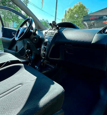 Черный Тойота Ярис, объемом двигателя 1.33 л и пробегом 220 тыс. км за 6800 $, фото 5 на Automoto.ua