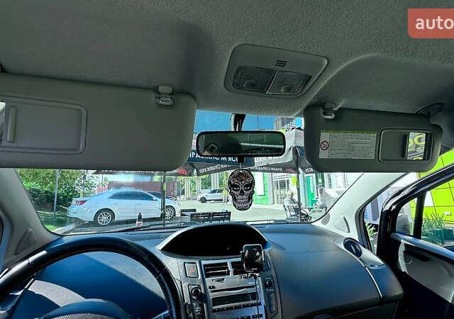 Черный Тойота Ярис, объемом двигателя 1.33 л и пробегом 220 тыс. км за 6800 $, фото 4 на Automoto.ua