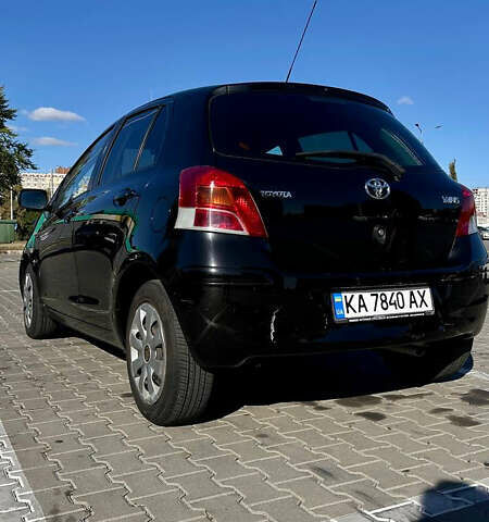Черный Тойота Ярис, объемом двигателя 1.33 л и пробегом 220 тыс. км за 6800 $, фото 2 на Automoto.ua