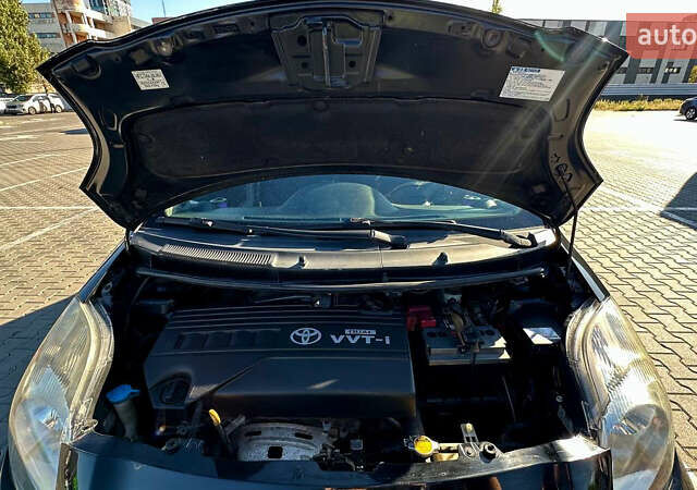 Черный Тойота Ярис, объемом двигателя 1.33 л и пробегом 220 тыс. км за 6800 $, фото 12 на Automoto.ua