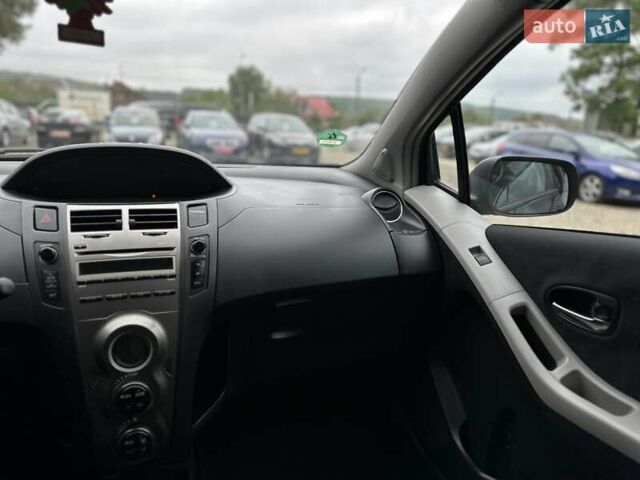 Черный Тойота Ярис, объемом двигателя 1.33 л и пробегом 197 тыс. км за 7500 $, фото 7 на Automoto.ua