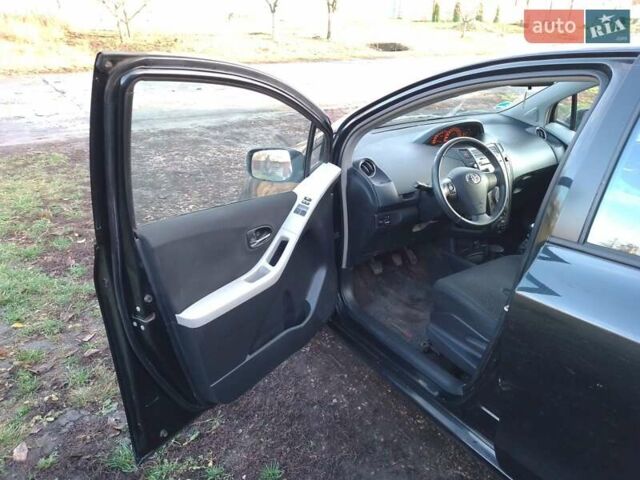 Черный Тойота Ярис, объемом двигателя 1.33 л и пробегом 162 тыс. км за 6500 $, фото 8 на Automoto.ua