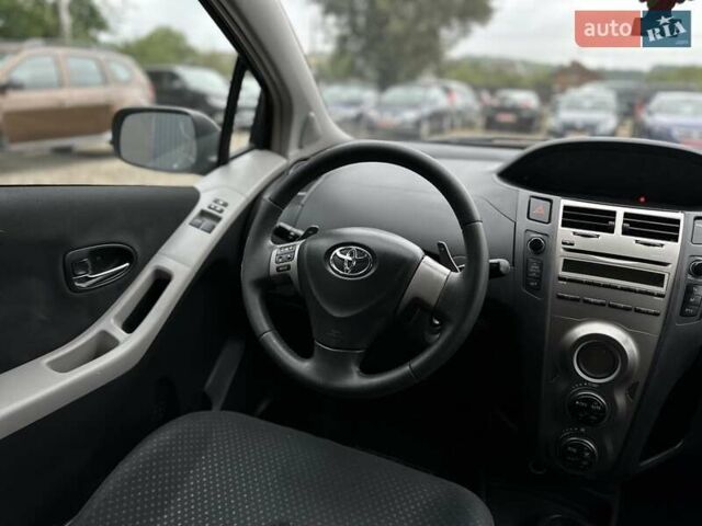 Черный Тойота Ярис, объемом двигателя 1.33 л и пробегом 197 тыс. км за 7500 $, фото 8 на Automoto.ua