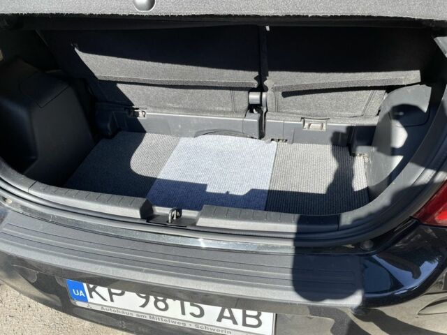 Чорний Тойота Яріс, об'ємом двигуна 1.3 л та пробігом 229 тис. км за 7100 $, фото 7 на Automoto.ua