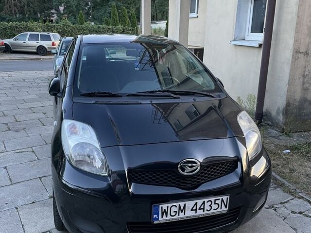 Чорний Тойота Яріс, об'ємом двигуна 1.3 л та пробігом 229 тис. км за 7100 $, фото 6 на Automoto.ua