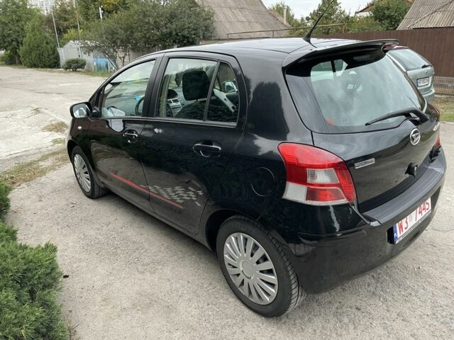 Чорний Тойота Яріс, об'ємом двигуна 1.3 л та пробігом 229 тис. км за 7100 $, фото 3 на Automoto.ua