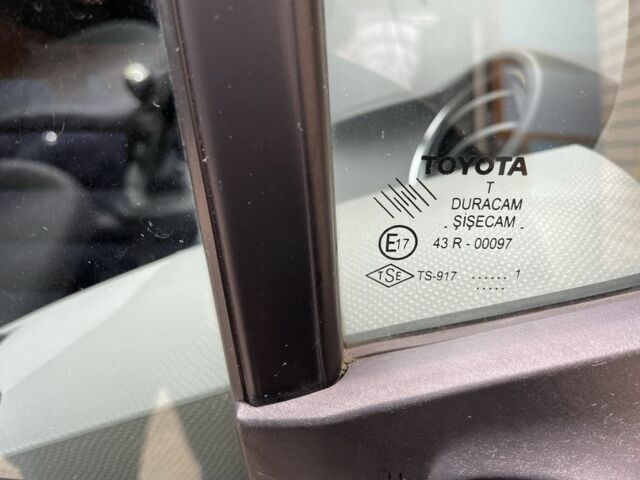 Чорний Тойота Яріс, об'ємом двигуна 1.3 л та пробігом 229 тис. км за 7100 $, фото 8 на Automoto.ua