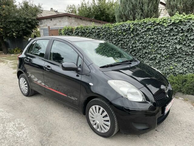 Чорний Тойота Яріс, об'ємом двигуна 1.3 л та пробігом 229 тис. км за 7100 $, фото 5 на Automoto.ua