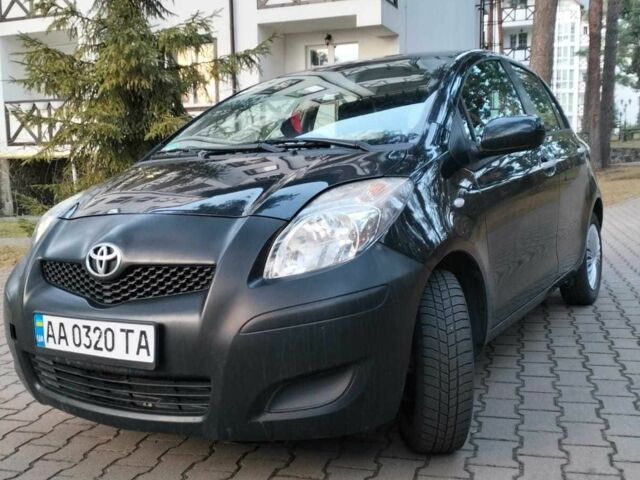 Черный Тойота Ярис, объемом двигателя 1 л и пробегом 152 тыс. км за 5600 $, фото 2 на Automoto.ua