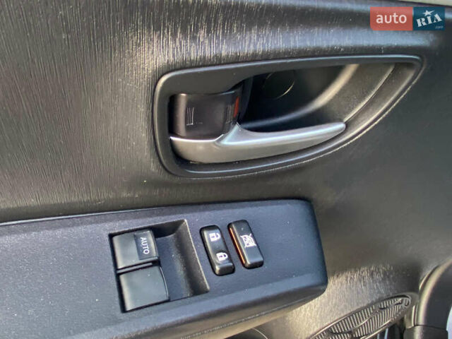 Черный Тойота Ярис, объемом двигателя 1.5 л и пробегом 170 тыс. км за 11500 $, фото 13 на Automoto.ua