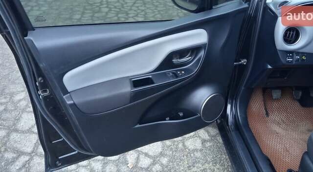 Чорний Тойота Яріс, об'ємом двигуна 1.33 л та пробігом 150 тис. км за 7700 $, фото 8 на Automoto.ua