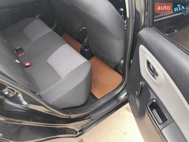 Черный Тойота Ярис, объемом двигателя 1.33 л и пробегом 149 тыс. км за 7600 $, фото 16 на Automoto.ua