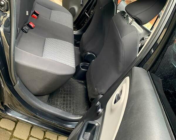 Черный Тойота Ярис, объемом двигателя 1.36 л и пробегом 136 тыс. км за 11112 $, фото 13 на Automoto.ua