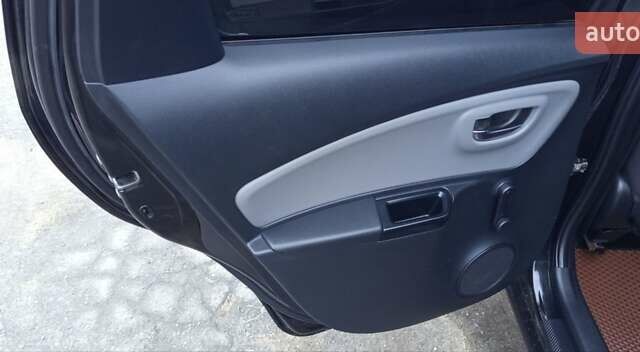 Чорний Тойота Яріс, об'ємом двигуна 1.33 л та пробігом 150 тис. км за 7700 $, фото 9 на Automoto.ua