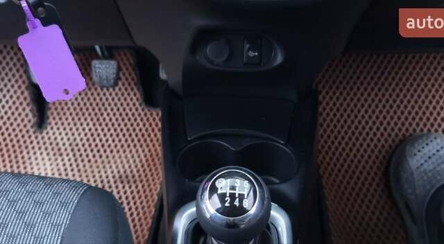 Чорний Тойота Яріс, об'ємом двигуна 1.33 л та пробігом 150 тис. км за 7700 $, фото 19 на Automoto.ua