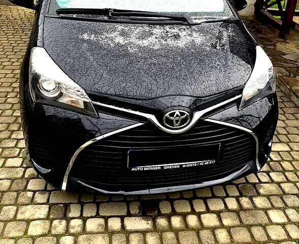 Черный Тойота Ярис, объемом двигателя 1.36 л и пробегом 136 тыс. км за 11112 $, фото 2 на Automoto.ua