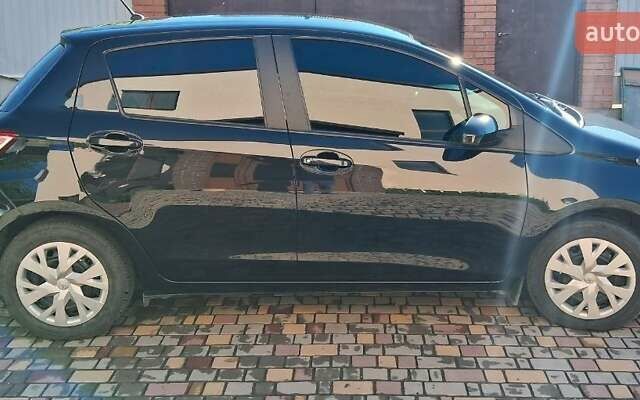 Черный Тойота Ярис, объемом двигателя 1.5 л и пробегом 41 тыс. км за 13500 $, фото 1 на Automoto.ua