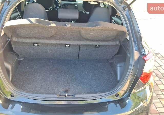 Черный Тойота Ярис, объемом двигателя 1.5 л и пробегом 41 тыс. км за 13500 $, фото 5 на Automoto.ua