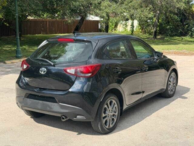 Чорний Тойота Яріс, об'ємом двигуна 1.5 л та пробігом 31 тис. км за 10000 $, фото 4 на Automoto.ua