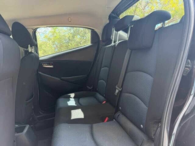 Чорний Тойота Яріс, об'ємом двигуна 1.5 л та пробігом 31 тис. км за 10000 $, фото 13 на Automoto.ua