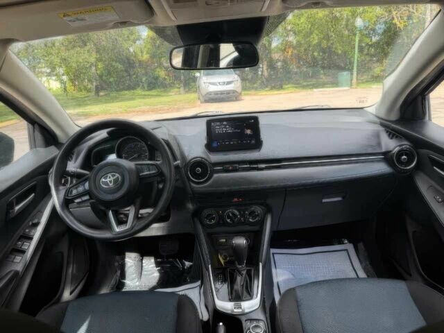 Чорний Тойота Яріс, об'ємом двигуна 1.5 л та пробігом 31 тис. км за 10000 $, фото 8 на Automoto.ua