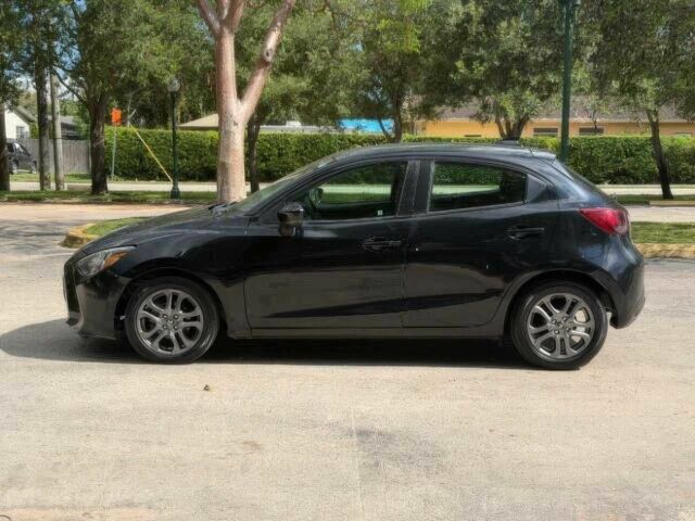 Чорний Тойота Яріс, об'ємом двигуна 1.5 л та пробігом 31 тис. км за 10000 $, фото 7 на Automoto.ua