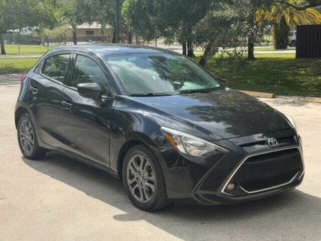 Чорний Тойота Яріс, об'ємом двигуна 1.5 л та пробігом 31 тис. км за 10000 $, фото 2 на Automoto.ua