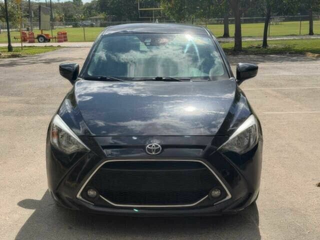 Чорний Тойота Яріс, об'ємом двигуна 1.5 л та пробігом 31 тис. км за 10000 $, фото 1 на Automoto.ua