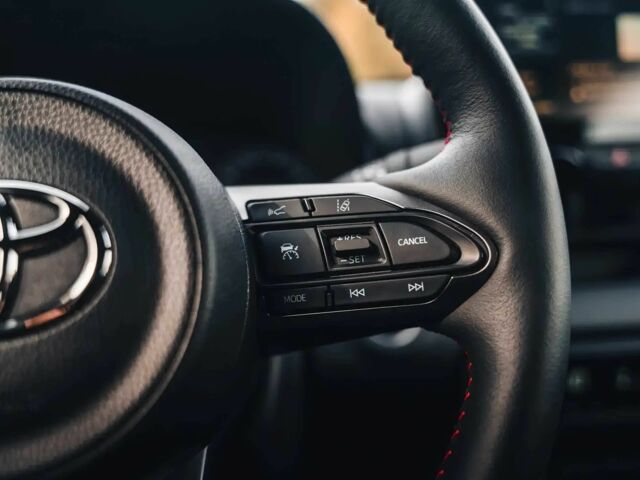 Чорний Тойота Яріс, об'ємом двигуна 1.6 л та пробігом 17 тис. км за 4900 $, фото 8 на Automoto.ua