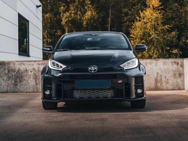 Чорний Тойота Яріс, об'ємом двигуна 1.6 л та пробігом 17 тис. км за 4900 $, фото 1 на Automoto.ua