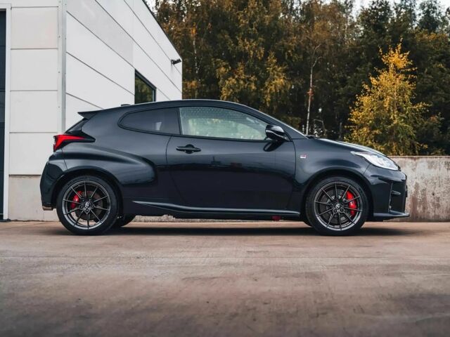 Чорний Тойота Яріс, об'ємом двигуна 1.6 л та пробігом 17 тис. км за 4900 $, фото 6 на Automoto.ua