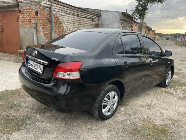 Черный Тойота Ярис, объемом двигателя 1.3 л и пробегом 227 тыс. км за 5500 $, фото 3 на Automoto.ua