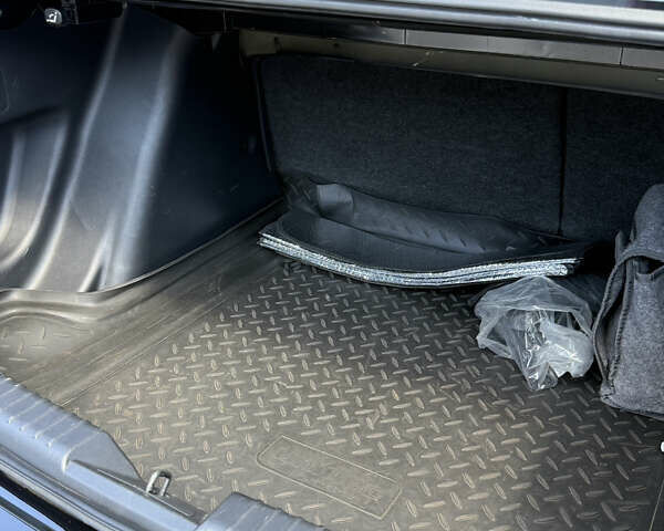 Черный Тойота Ярис, объемом двигателя 1.5 л и пробегом 98 тыс. км за 12500 $, фото 56 на Automoto.ua