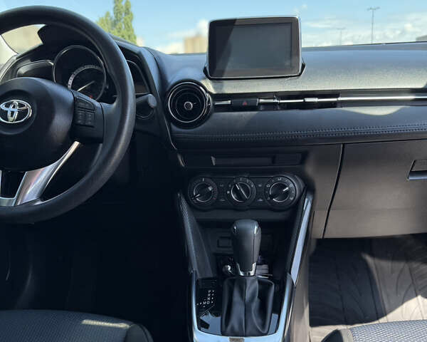 Черный Тойота Ярис, объемом двигателя 1.5 л и пробегом 98 тыс. км за 12500 $, фото 27 на Automoto.ua