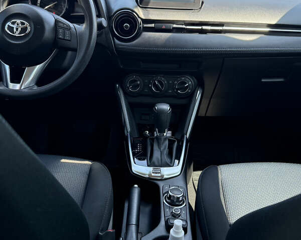 Черный Тойота Ярис, объемом двигателя 1.5 л и пробегом 98 тыс. км за 12500 $, фото 19 на Automoto.ua