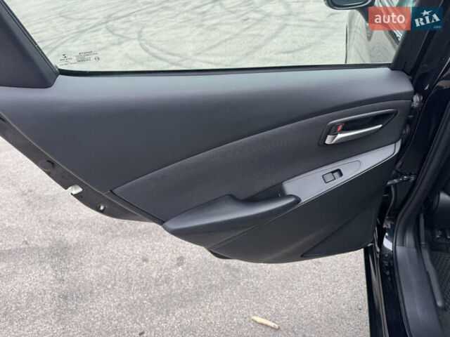 Чорний Тойота Яріс, об'ємом двигуна 1.5 л та пробігом 44 тис. км за 11999 $, фото 17 на Automoto.ua